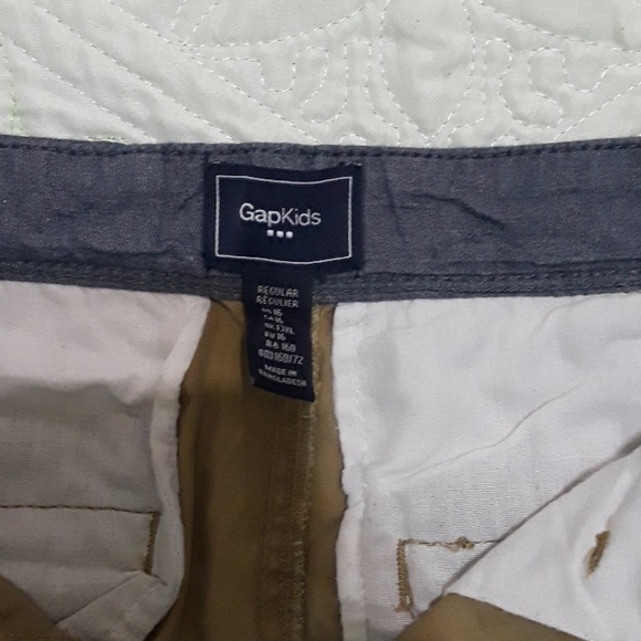 Gap khaki shorts. - Picture 3 of 3